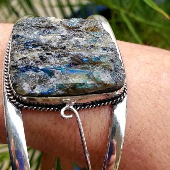 New Spectrolite (Labradorite) Feldspar Rough 925 Silver Cuff Bracelet. - Picture 2 of 14